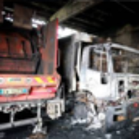 I magazzini Sasom Srl sono stati oggetto di un incendio che ha coinvolto quattordici mezzi aziendali